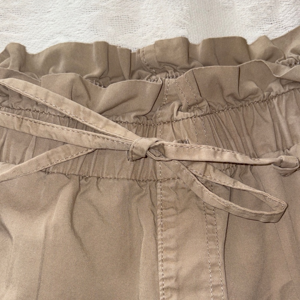 Abercrombie & Fitch Women's High Rise Tan Shorts Gently Loved L - Picture 4 of 11